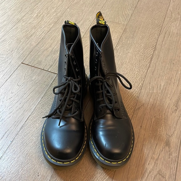 Dr. Martens Shoes - Great condition Dr. Martens